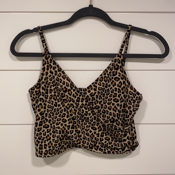 H&M Divided Leopard print crop top - Picture 2 of 6